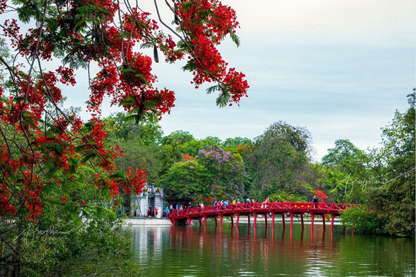 hoan-kiem-lake